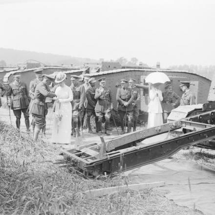 La visita della regina Maria a Erin, 7 luglio 1917. © IWM (Q 3554)