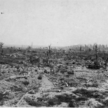 Veduta generale del villaggio in rovina di Belloy-en-Santerre, 11 luglio 1917. © IWM (Q 78515)