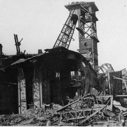 Rovine delle Fosse 6 e 6 bis delle miniere di Lievin, 19 luglio 1917. © IWM (Q 78488)