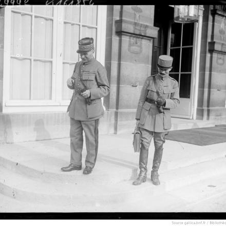 Il Generale Foch alla conferenza degli alleati, 25-27 luglio 1917, Quai d'Orsay. Agence_Rol_btv1b53003328s