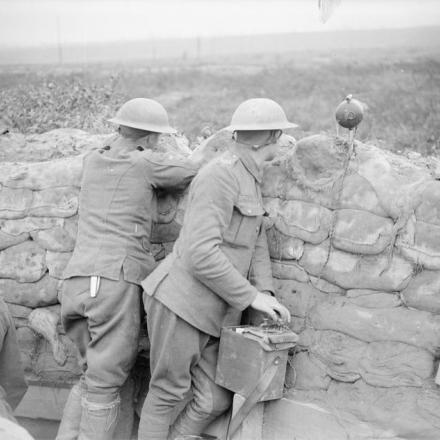 Posto di segnalazione RFA in una linea di supporto vicino a Hooge, il 9 agosto 1917. © IWM (Q 6346)