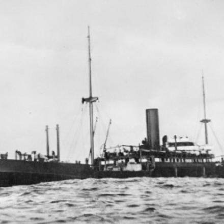 Il SMS Wolf, nave corsara tedesca. Tra il gennaio 17 e il giugno 18 catturò e affondò 14 navi e altre 13, tra cui il "City of Athens" furono affondate dalle sue mine © Australian War Memorial  WWI_P05338.173 SMS_Wolf