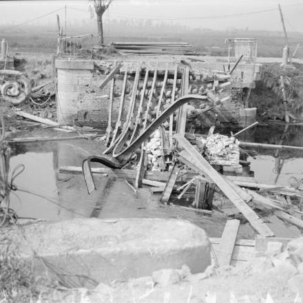 Un ponte sul canale distrutto a Nieuport, 10 settembre 1917. © IWM (Q 2878)