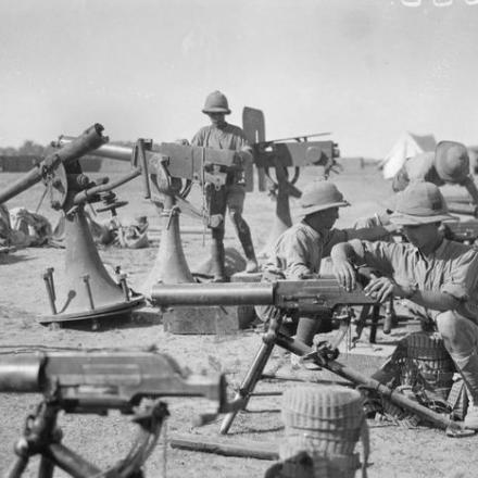 Materiale di guerra turco catturato a Ramadie. © IWM (Q 24333)