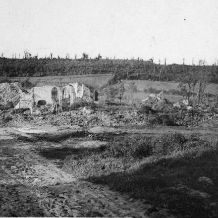 Rovine della chiesa a Carency, 9 ottobre 1917. © IWM (Q 78594)