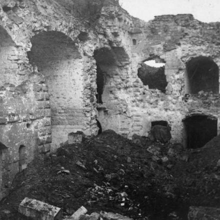 Interno distrutto del Fort Malmaison nel Chemin des Dames, 27 ottobre 1917. © IWM (Q 78917)