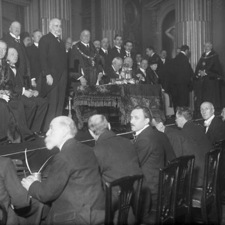 Cerimonia di benvenuto, alla Grafton Gallery, per il Primo Ministro greco Eleftherios Venizelos. © IWM Q 30256