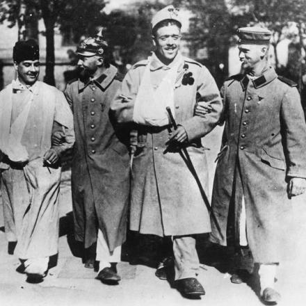 Soldati tedeschi, austriaci e ungheresi in convalescenza in un ospedale ungherese, il 17 novembre 1917.© IWM (Q 54221)