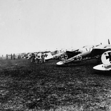 Uno squadrone da combattimento tedesco sul Fronte del Piave, novembre 1917. © IWM Q 29954