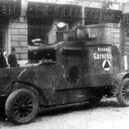 "Ataman Bogaevsky" - l'Austin blindata utilizzata dall'esercito del Don in una foto del 1919 - Wikipedia Author unknown, public domain