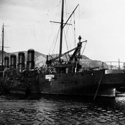 L'incrociatore francese Châteaurenault fotografato a Tolone, in Francia, durante la prima guerra mondiale. - Wikipedia Author unknown, public domain