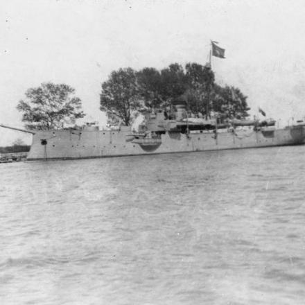 La cannoniera russa "Kulmenetz" della flotta del Mar Nero, 1917 © IWM Q 76414