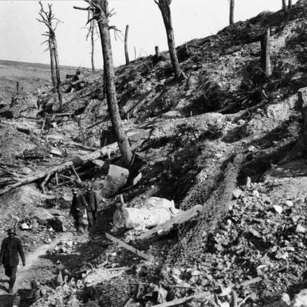Terreno occupato dai tedeschi nei pressi del torrente Vaux , Ottobre 1917. © IWM Q 87757