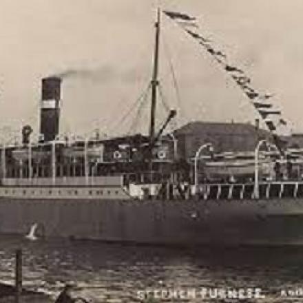 La H.M.S “Stephen Furness” affondata da un sottomarino -  Author unknown, public domain