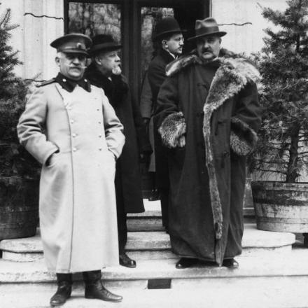 Delegati bulgari a Brest-Litovsk. Fotografia scattata nel dicembre 1917 © IWM Q 86713