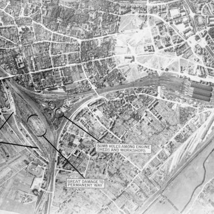 Foto aerea n. 12273. Effetto di un raid su Metz. © IWM Q 12217