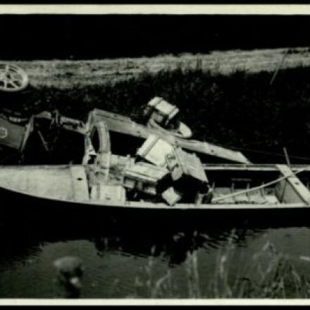 Presso Capo Sile, incidente d'auto. Un camion carico di munizioni rovesciatosi nel canale © MCRR_Fp_3_0307.jpg Reparto fotocinematografico dell'Esercito CC BY-NC 4.0