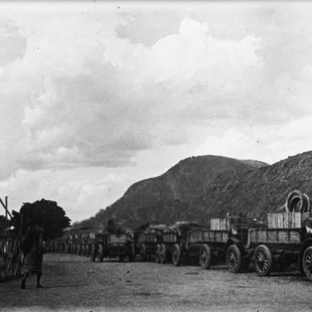 Africa orientale portoghese. Convoglio del Royal Army Service Corps. Ankuabe.© IWM Q 15476