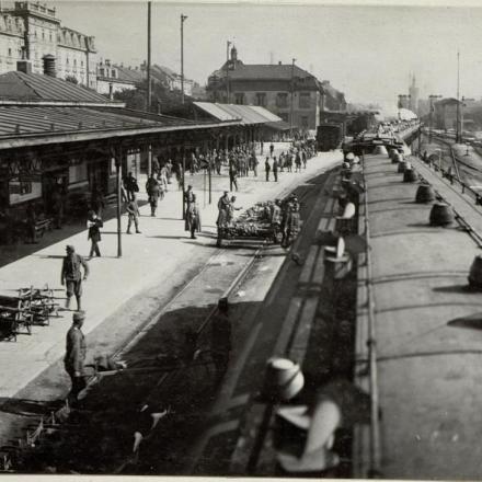 La stazione ferroviaria di Innsbruck. © bildarchivaustria.at_Preview_15519680