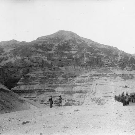 Jebel Kuruntul, il Monte della Tentazione, a nord est di Gerusalemme  presso Gerico, preso dalla 181ª Brigata, 60ª Divisione, il 20 febbraio 1918. © IWM Q 12699