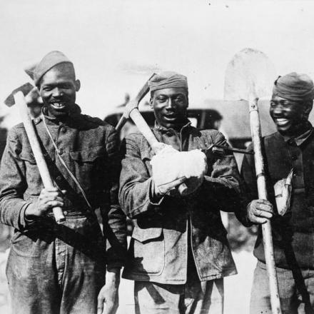 Soldati della 508a compagnia, US Engineers a Menil-la-Tour, 14 marzo 1918.© IWM (Q 85384)
