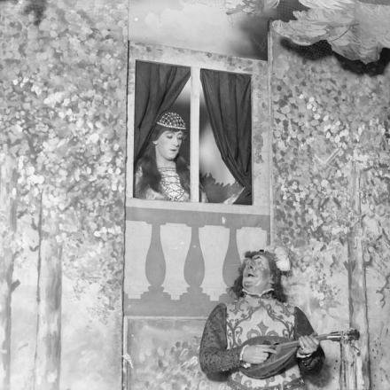 Festa concerto chiamata "Cime di rapa" che presenta un atto intitolato "Romeo e Giulietta" a Montreuil, 20 marzo 1918.© IWM (Q 8776)