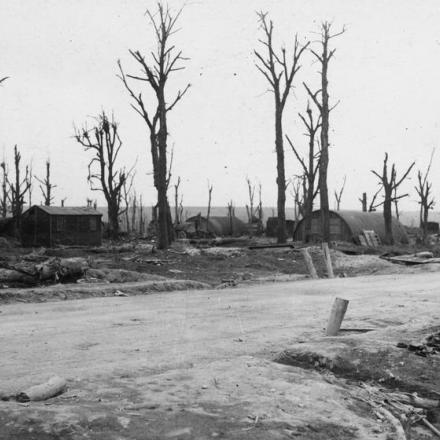 Capanne Nissun nel campo britannico, catturate dai tedeschi durante l'offensiva di primavera. © IWM Q 87916
