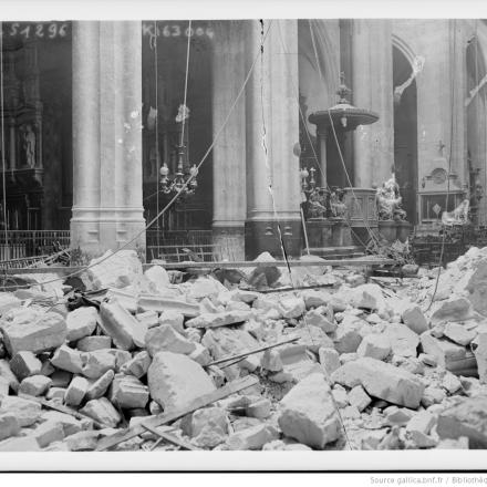 Interno della chiesa di Saint-Gervais e Saint-Protais © BNF Gallica - Agence Rol ark_12148_btv1b53004579d