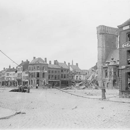 La città di Bailleul immediatamente prima della sua cattura da parte dell'esercito tedesco, il 15 aprile 1918. © IWM (Q 6532 )