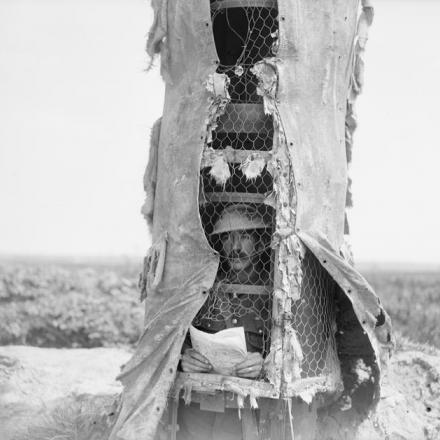 Un palo di osservazione di tela e acciaio, vicino a Souchez. 15 maggio 1918 © IWM 