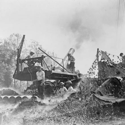 Cannone da 12 pollici della Royal Garrison Artillery che spara a Louez, il 19 maggio 1918. © IWM 