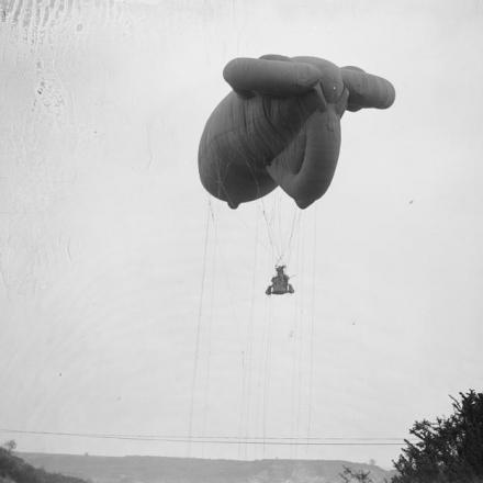 Pallone della RAF in salita. Gosnay, 2 maggio 1918.© IWM (Q 12030)
