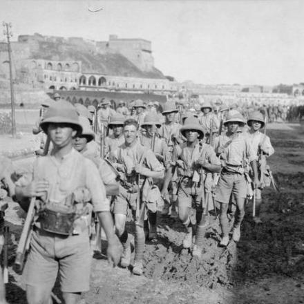 Le truppe britanniche entrano a Kirkuk. © IWM Q 24682