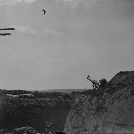 Esercitazioni antiaeree del Corpo dei Mitragliatori. Rombly 13 Maggio 1918  © IWM