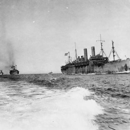Convoglio di truppe americane in mare il 18 maggio 1918, guidato dalla USS GEORGE WASHINGTON, USS AMERICA e USS DR KALB © IWM 