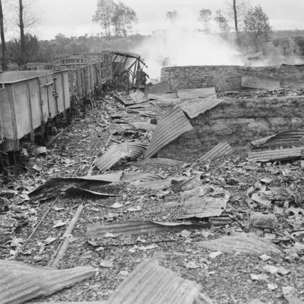Distruzione causata dal fuoco in un deposito di munizioni a Saigneville, il 23 maggio 1918. © IWM 