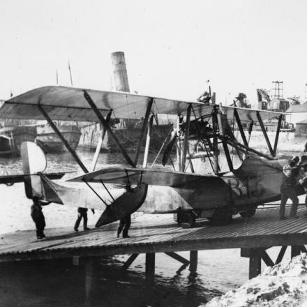 Un idrovolante francese Tellier che rientra da un volo di ricognizione. Boulogne-sur-Mer, 25 maggio 1918.  © IWM 