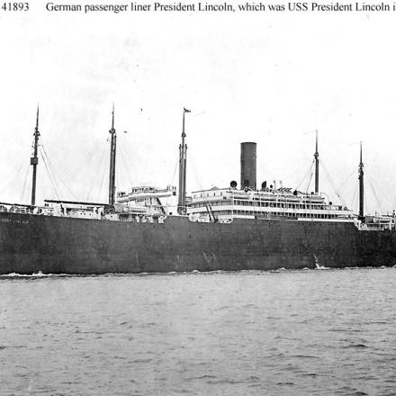 La USS President Lincoln silurata dall'U Boat tedesco U 90 il 31 maggio 1918. © Naval Historical Center Photograph