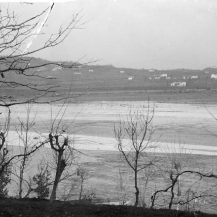 Veduta attraverso il fiume Piave verso posizioni austro-ungariche di fronte a Nervesa. © IWM (Q 26506)