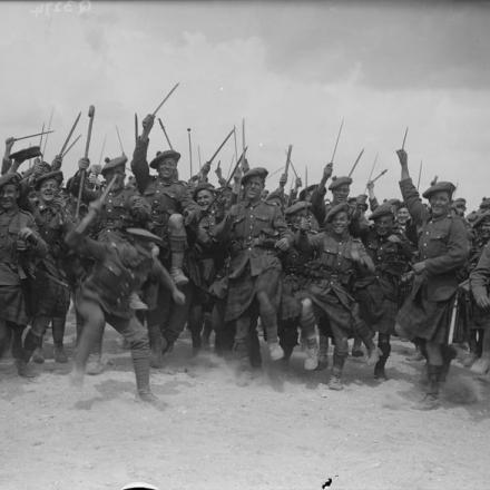 Soldati del South African Scottish Regiment a Rouen, 18 giugno 1918. © IWM (Q 3274)