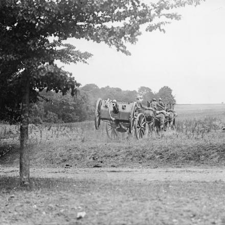 Batteria del Royal Horse Artillery (13 libbre) al galoppo durante una esercitazione, 20 giugno 1918. © IWM (Q 6727)