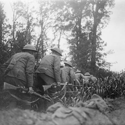 12 ° Battaglione Royal Scots durante la ricognizione diurna a Meteren, il 23 giugno 1918. © IWM (Q 6737)