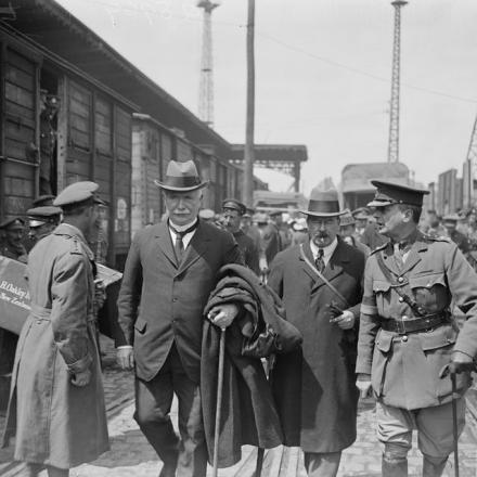 William Massey, primo ministro della Nuova Zelanda, e il vice primo ministro, Joseph Ward, arrivarono a Boulogne, il 29 giugno 1918. © IWM (Q 8969) 