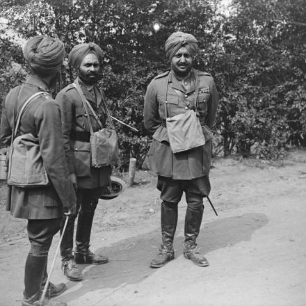 Bhupinder Singh, il Maharaja di Patiala e il suo ADC. Mont des Cats, 30 luglio 1918. © IWM (Q 6879)