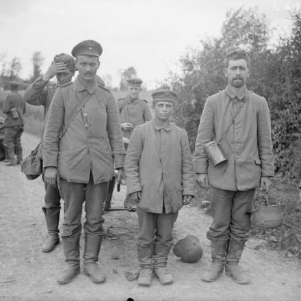 Azione di Outtersteene Ridge. Prigionieri tedeschi catturati dalla nona divisione a Meteren, il 18 agosto 1918.