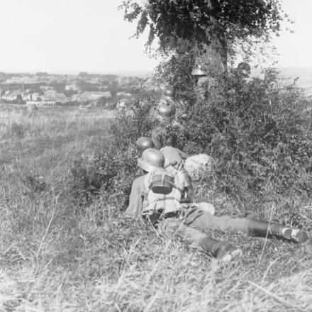 Una pattuglia avanzata di un reggimento di cavalleria tedesca vicino a Soissons, nel settembre del 1918. © IWM (Q 55424)