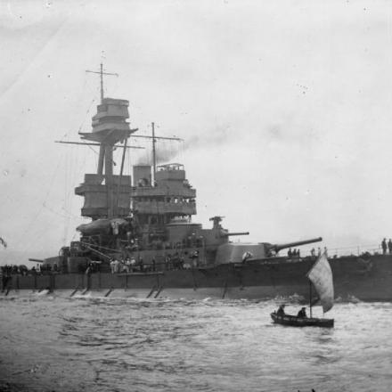Il monitor HMS Glatton distrutto da una esplosione il 16 settembre 1918