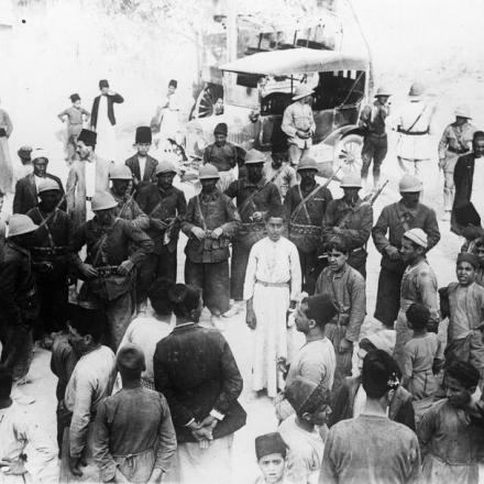 Palestina. Battaglia di Nablus. Uomini del 10 ° reggimento Chasseurs d'Afrique per le strade di Nablus, 21 settembre 1918. © IWM (Q 12333)