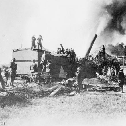 Un cannone americano a Baleycourt vicino a Verdun, il 26 settembre 1918. © IWM (Q 69946)