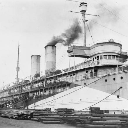 Nave trasporto USS Charles (ex USS Harvard) utilizzata per il trasporto di soldati americani da Southampton alla Francia a Southampton, il 27 settembre 1918. © IWM (Q 70822)
